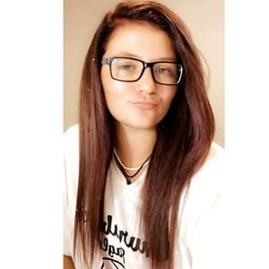 Meet your Posher, Elise